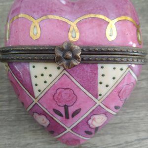 HEART SHAPED TRINKET BOX GIFT COLLECTABLES VALENTINES GIFT COMES IN BOX